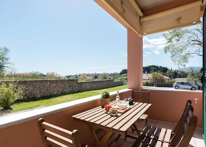 Lia's Two Апартаменты Mantouki