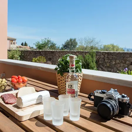 Lia's Two Apartmán Mantouki