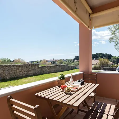 Lia's Two Apartmán Mantouki