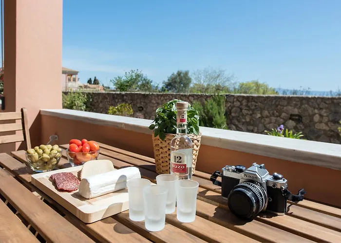 Lia's Two Apartamento Mantouki